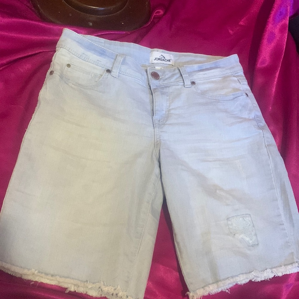 Jordache size 4 light denim blue jean shorts. Longer style. Baggier fit.…